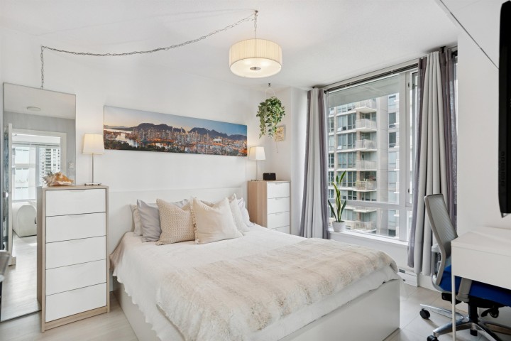 Photo 8 at 811 - 1088 Richards Street, Yaletown, Vancouver West