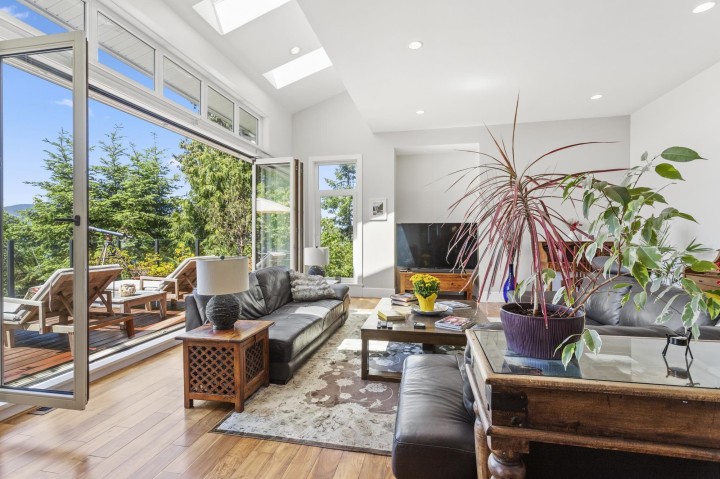 Photo 8 at 220 Panorama Road, Lions Bay, West Vancouver