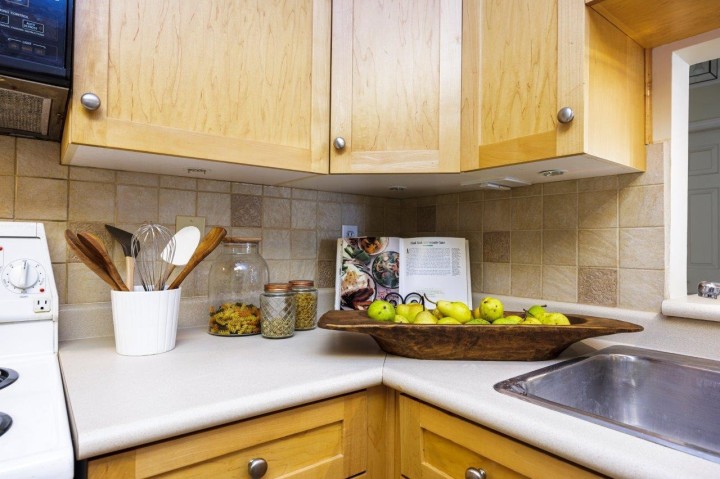 Photo 16 at 17 - 2150 Marine Drive, Dundarave, West Vancouver