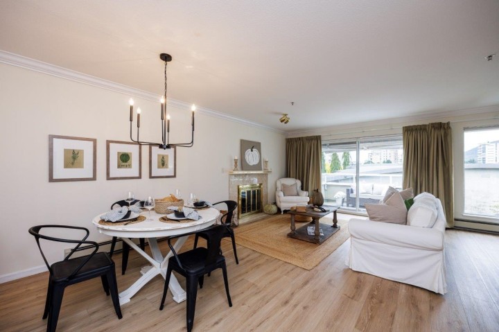 Photo 4 at 17 - 2150 Marine Drive, Dundarave, West Vancouver