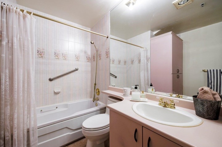 Photo 25 at 17 - 2150 Marine Drive, Dundarave, West Vancouver