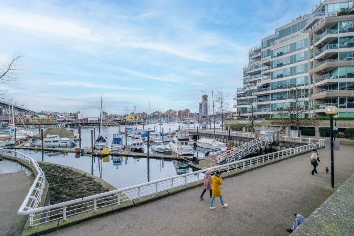 Photo 5 at 2207 - 1500 Howe Street, Yaletown, Vancouver West