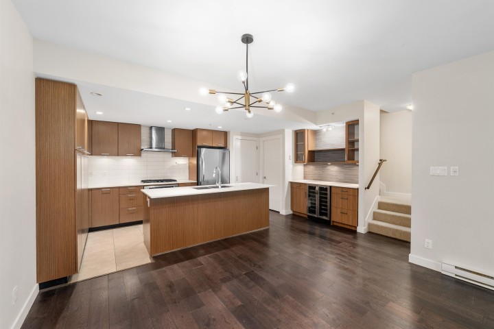 Photo 6 at 2389 Scotia Street, Mount Pleasant VE, Vancouver East