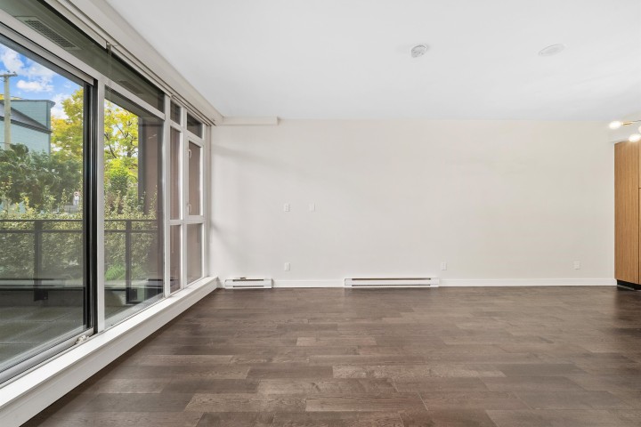 Photo 4 at 2389 Scotia Street, Mount Pleasant VE, Vancouver East