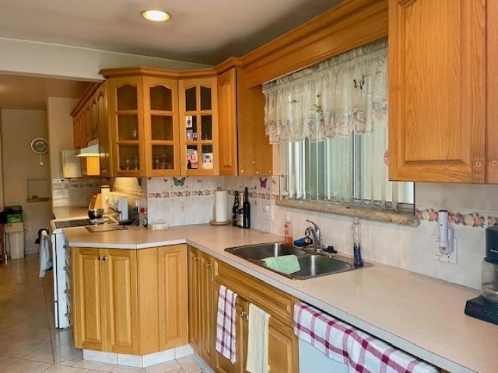 Photo 4 at 3168 E 16th Avenue, Renfrew Heights, Vancouver East