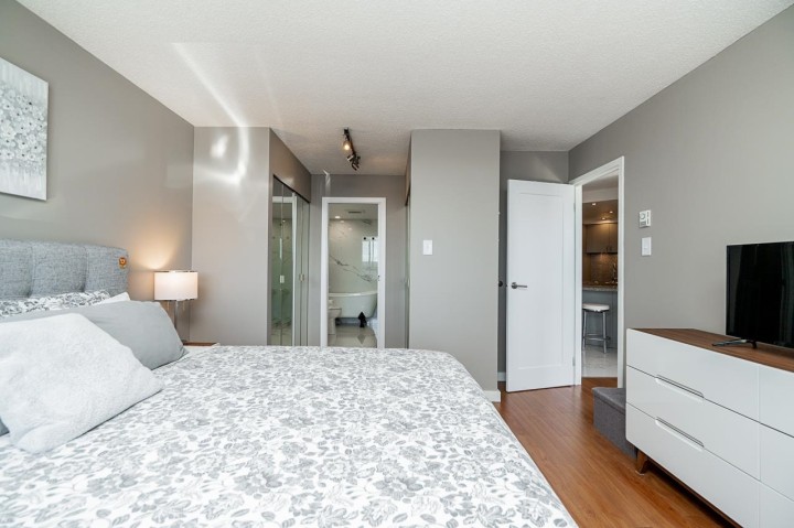 Photo 13 at 1402 - 1625 Hornby Street, Yaletown, Vancouver West