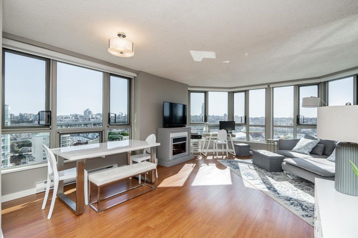 Photo 3 at 1402 - 1625 Hornby Street, Yaletown, Vancouver West