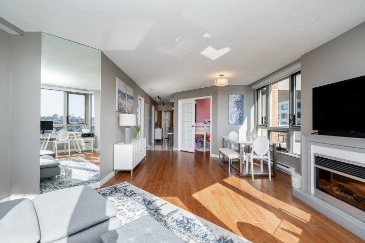 Photo 5 at 1402 - 1625 Hornby Street, Yaletown, Vancouver West