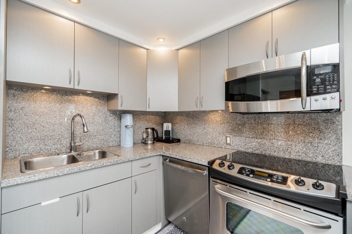 Photo 9 at 1402 - 1625 Hornby Street, Yaletown, Vancouver West