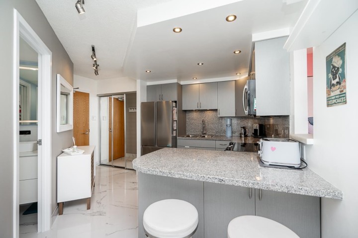 Photo 10 at 1402 - 1625 Hornby Street, Yaletown, Vancouver West