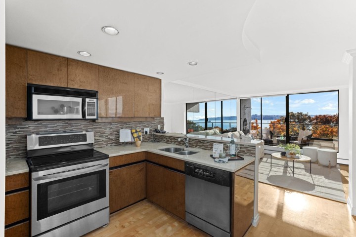 Photo 4 at 503 - 1995 Beach Avenue, West End VW, Vancouver West