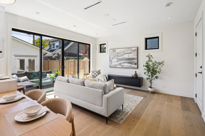 Photo 2 at 2 - 250 E 39th Avenue, Main, Vancouver East