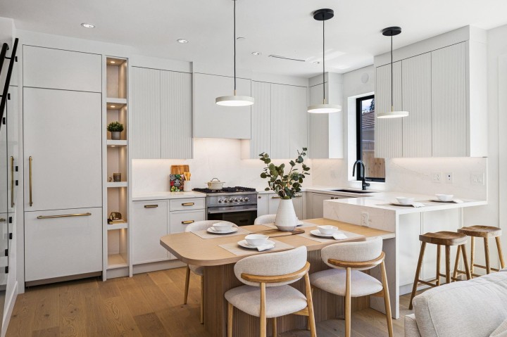 Photo 7 at 2 - 250 E 39th Avenue, Main, Vancouver East