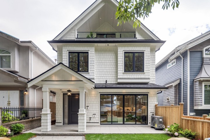 Photo 1 at 2 - 250 E 39th Avenue, Main, Vancouver East