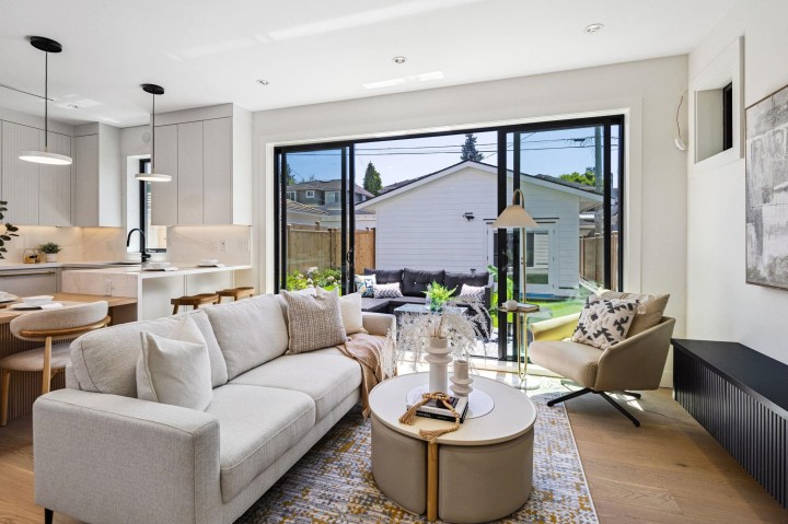 Photo 5 at 2 - 250 E 39th Avenue, Main, Vancouver East