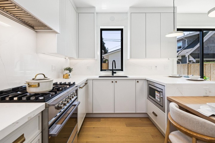 Photo 9 at 2 - 250 E 39th Avenue, Main, Vancouver East