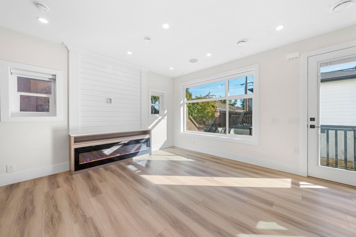 Photo 2 at 4318 Nanaimo Street, Collingwood VE, Vancouver East