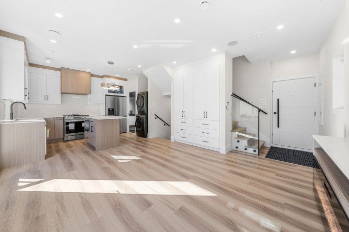 Photo 6 at 4318 Nanaimo Street, Collingwood VE, Vancouver East