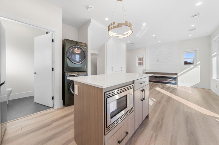 Photo 13 at 4318 Nanaimo Street, Collingwood VE, Vancouver East