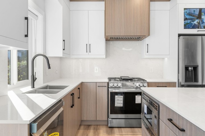 Photo 12 at 4318 Nanaimo Street, Collingwood VE, Vancouver East