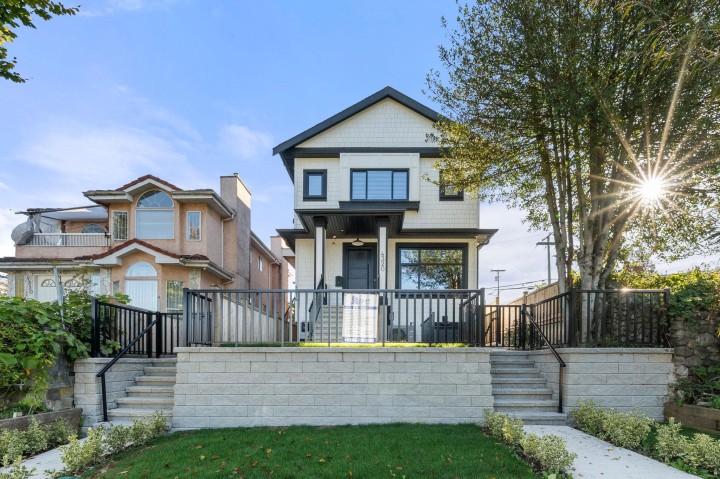 Photo 1 at 4318 Nanaimo Street, Collingwood VE, Vancouver East