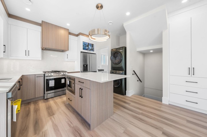 Photo 10 at 4318 Nanaimo Street, Collingwood VE, Vancouver East