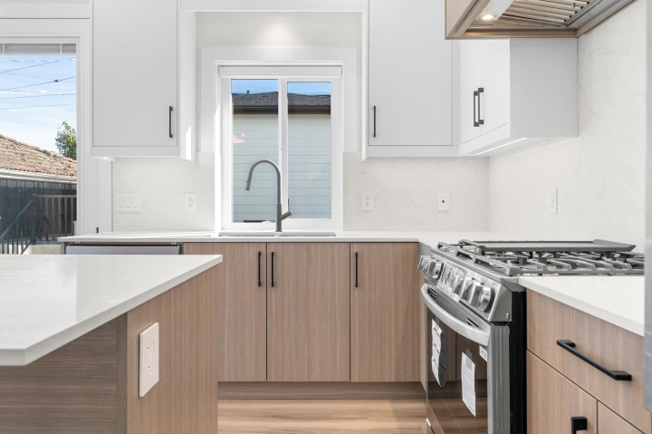 Photo 15 at 4318 Nanaimo Street, Collingwood VE, Vancouver East