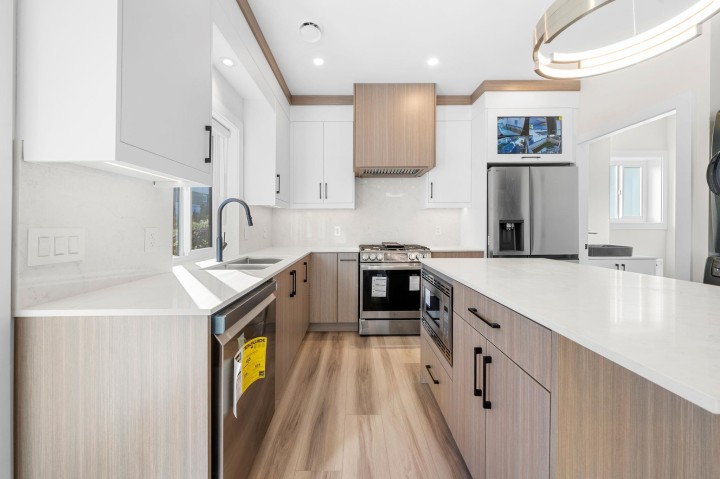 Photo 11 at 4318 Nanaimo Street, Collingwood VE, Vancouver East