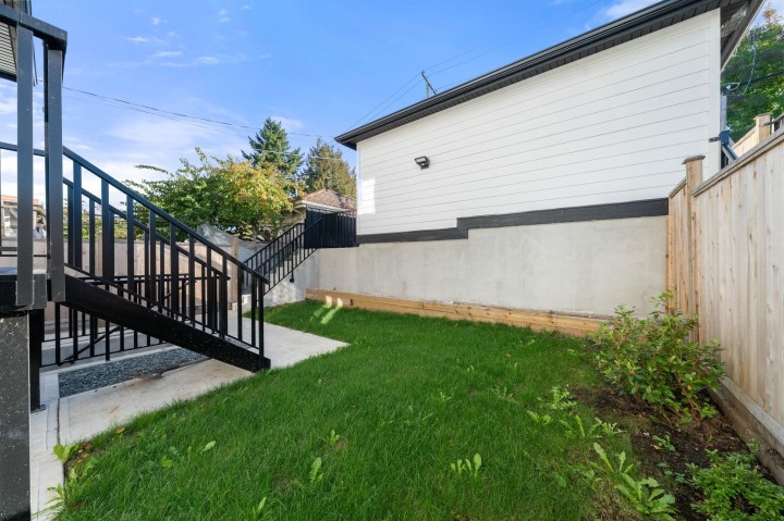 Photo 39 at 4318 Nanaimo Street, Collingwood VE, Vancouver East