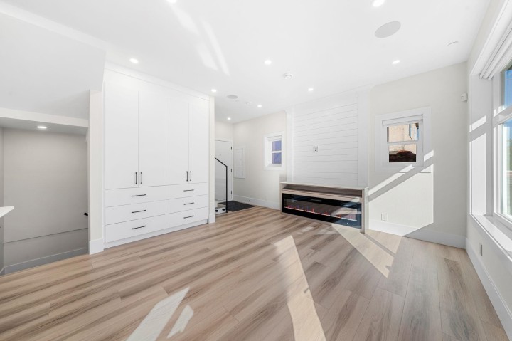 Photo 4 at 4318 Nanaimo Street, Collingwood VE, Vancouver East