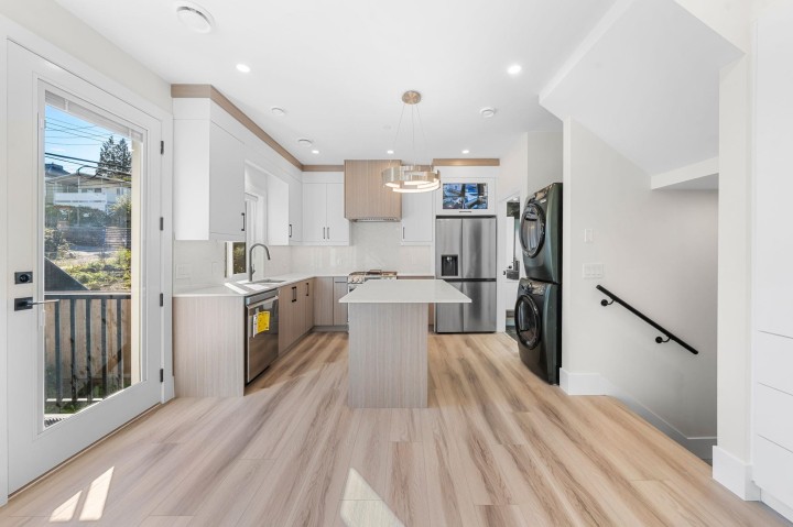 Photo 8 at 4318 Nanaimo Street, Collingwood VE, Vancouver East