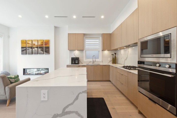 Photo 4 at 7855 Ontario Street, Marpole, Vancouver West