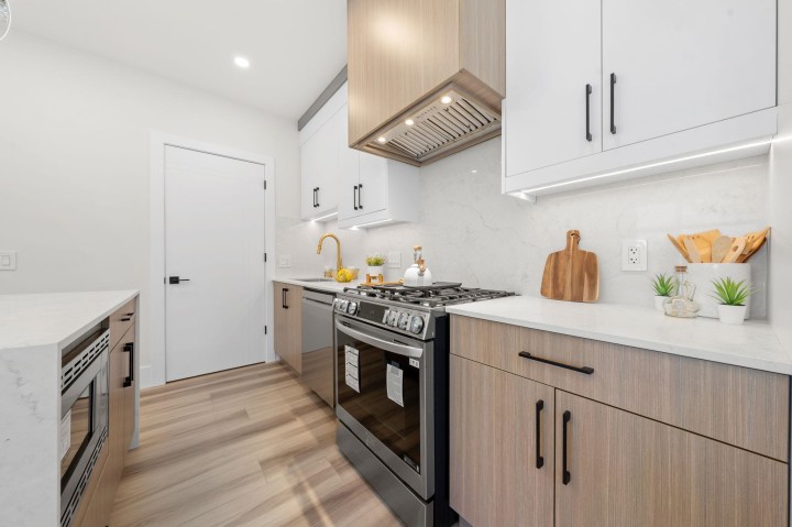 Photo 16 at 4320 Nanaimo Street, Collingwood VE, Vancouver East