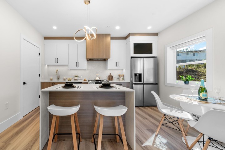 Photo 9 at 4320 Nanaimo Street, Collingwood VE, Vancouver East