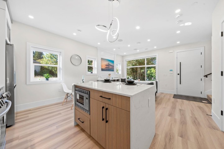 Photo 14 at 4320 Nanaimo Street, Collingwood VE, Vancouver East