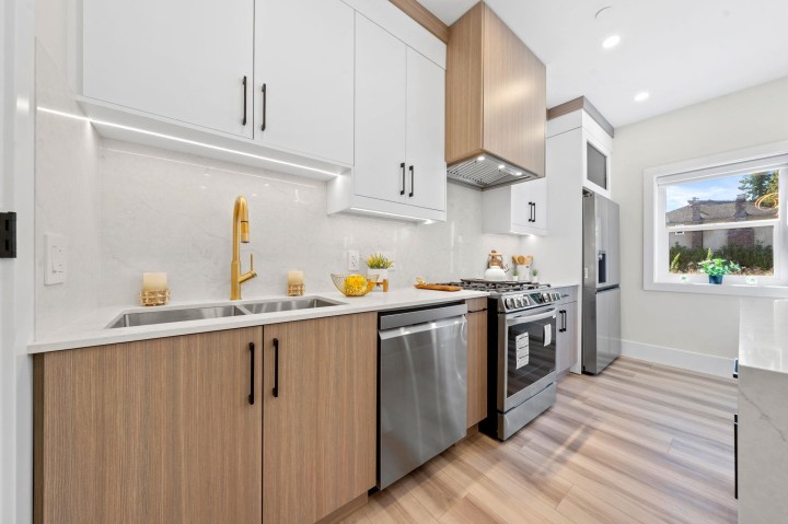 Photo 15 at 4320 Nanaimo Street, Collingwood VE, Vancouver East