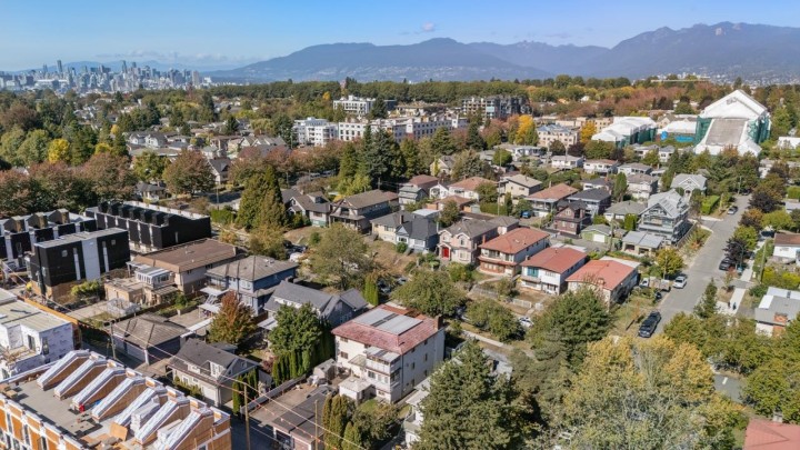 Photo 3 at 2472 E 12th Avenue, Renfrew Heights, Vancouver East