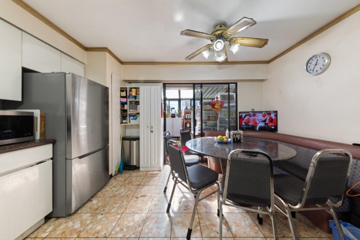 Photo 5 at 2472 E 12th Avenue, Renfrew Heights, Vancouver East