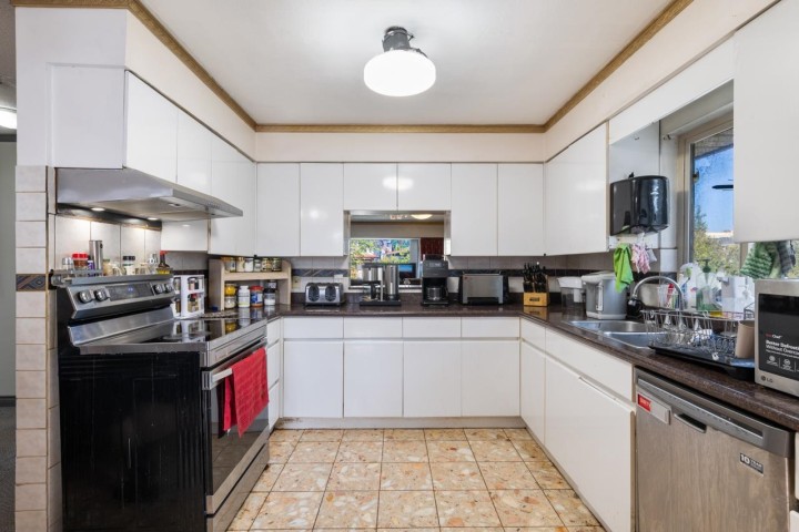 Photo 10 at 2472 E 12th Avenue, Renfrew Heights, Vancouver East