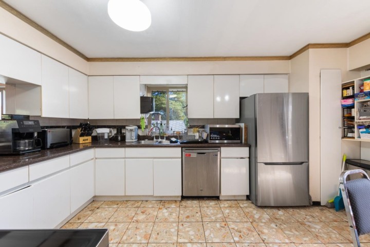 Photo 4 at 2472 E 12th Avenue, Renfrew Heights, Vancouver East