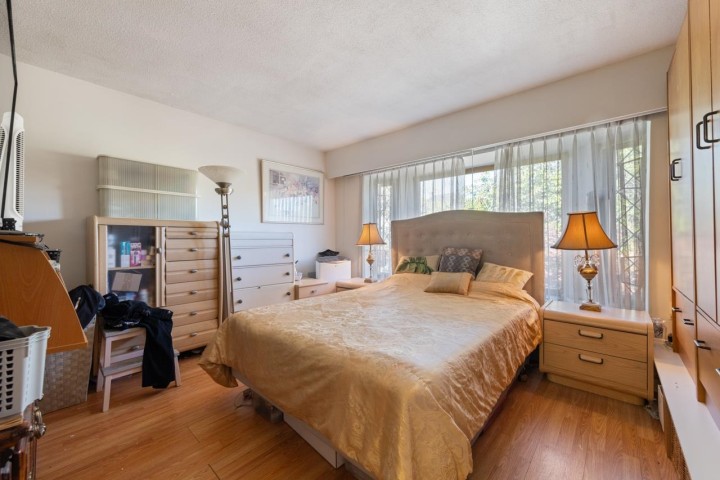 Photo 8 at 2472 E 12th Avenue, Renfrew Heights, Vancouver East