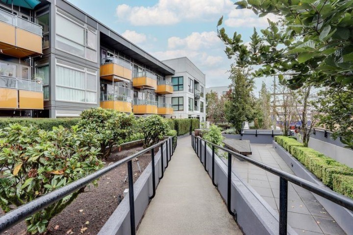 Photo 16 at 327 - 1588 E Hastings Street, Hastings, Vancouver East