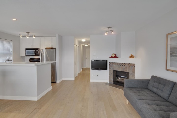 Photo 2 at 203 - 985 W 10th Avenue, Fairview VW, Vancouver West