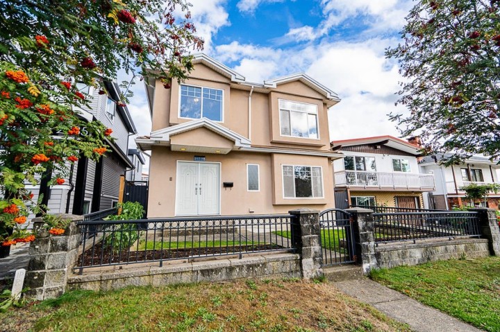 Photo 2 at 2887 E Georgia Street, Renfrew VE, Vancouver East