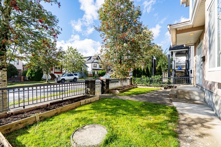 Photo 3 at 2887 E Georgia Street, Renfrew VE, Vancouver East