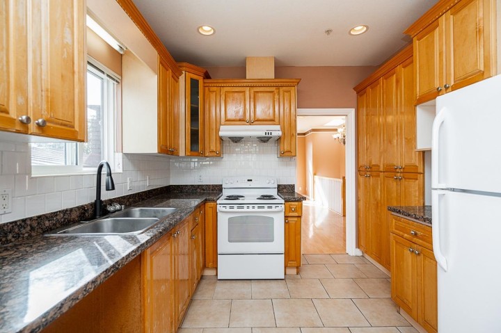 Photo 11 at 2887 E Georgia Street, Renfrew VE, Vancouver East