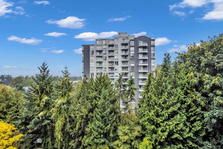 Photo 9 at 606 - 3061 E Kent Avenue North, South Marine, Vancouver East
