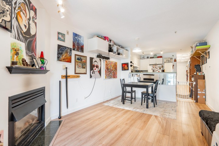 Photo 13 at 212 - 868 Kingsway, Fraser VE, Vancouver East