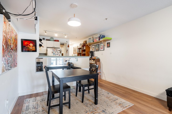 Photo 12 at 212 - 868 Kingsway, Fraser VE, Vancouver East