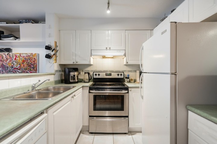 Photo 9 at 212 - 868 Kingsway, Fraser VE, Vancouver East